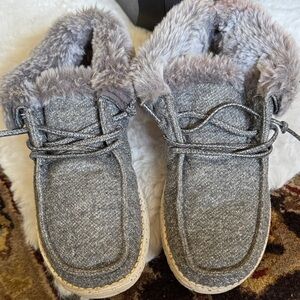 Cozy Gray fake Fur-Lined Shoes